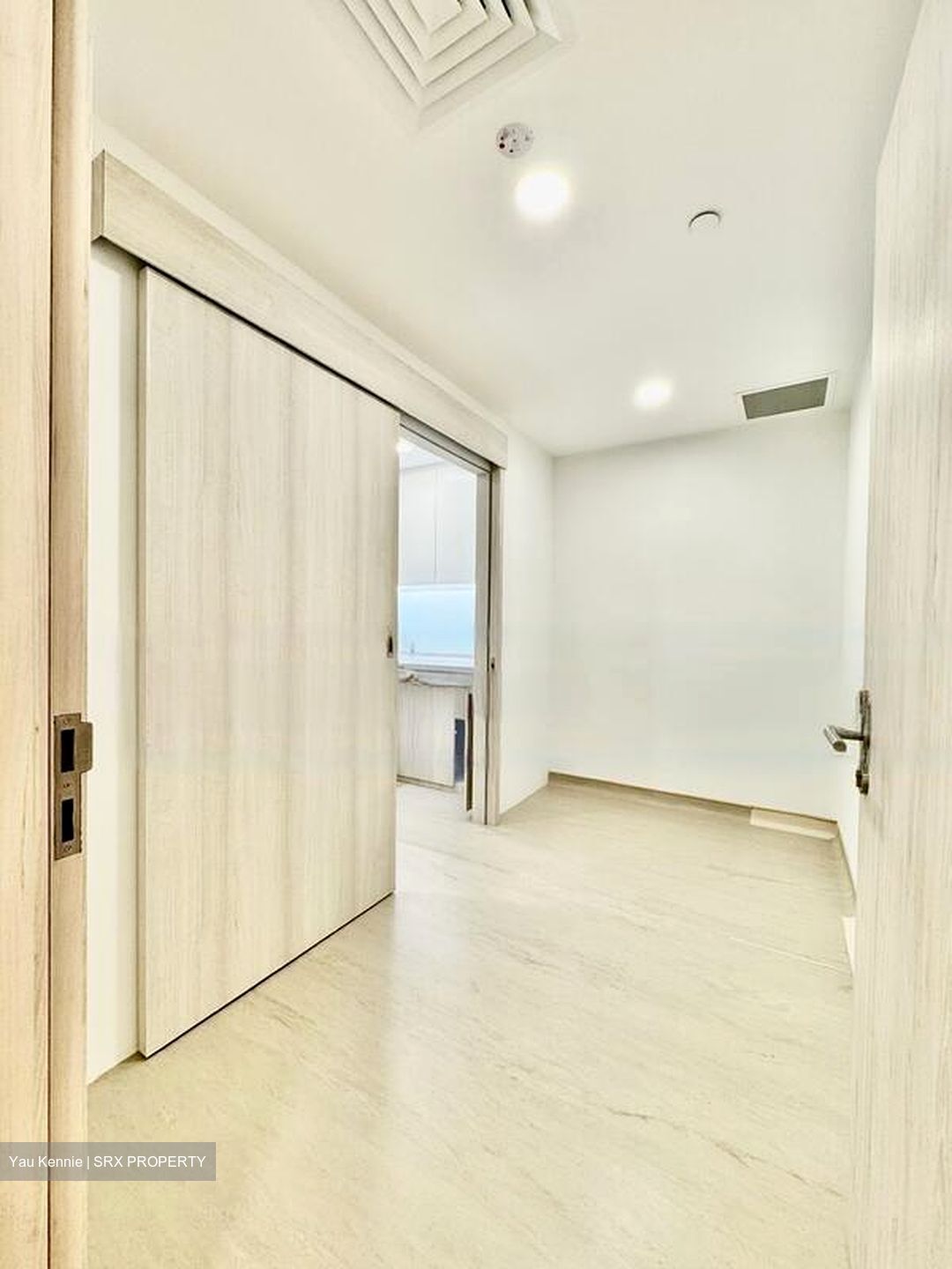 Mount Elizabeth Hospital (D9), Retail #484101381